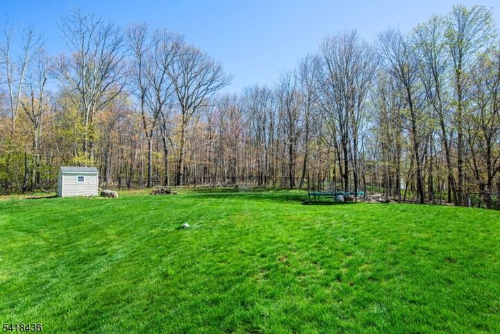 Property Photo:  5 Crestview Ln  NJ 07871 