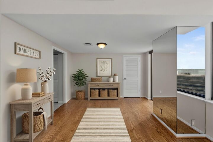 Property Photo:  14 Greenway Plaza 17Q  TX 77046 