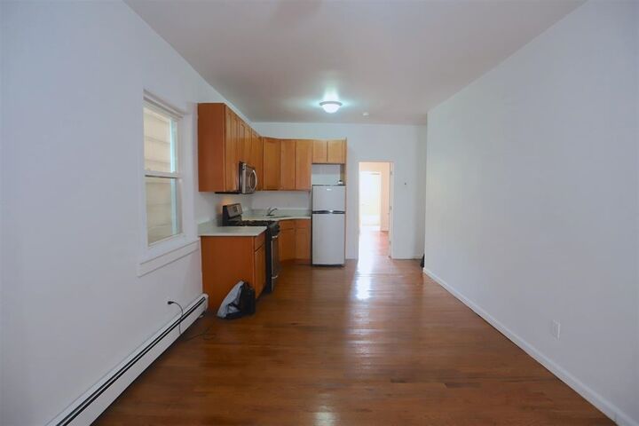 Property Photo:  79 Beacon Ave 2  NJ 07306 