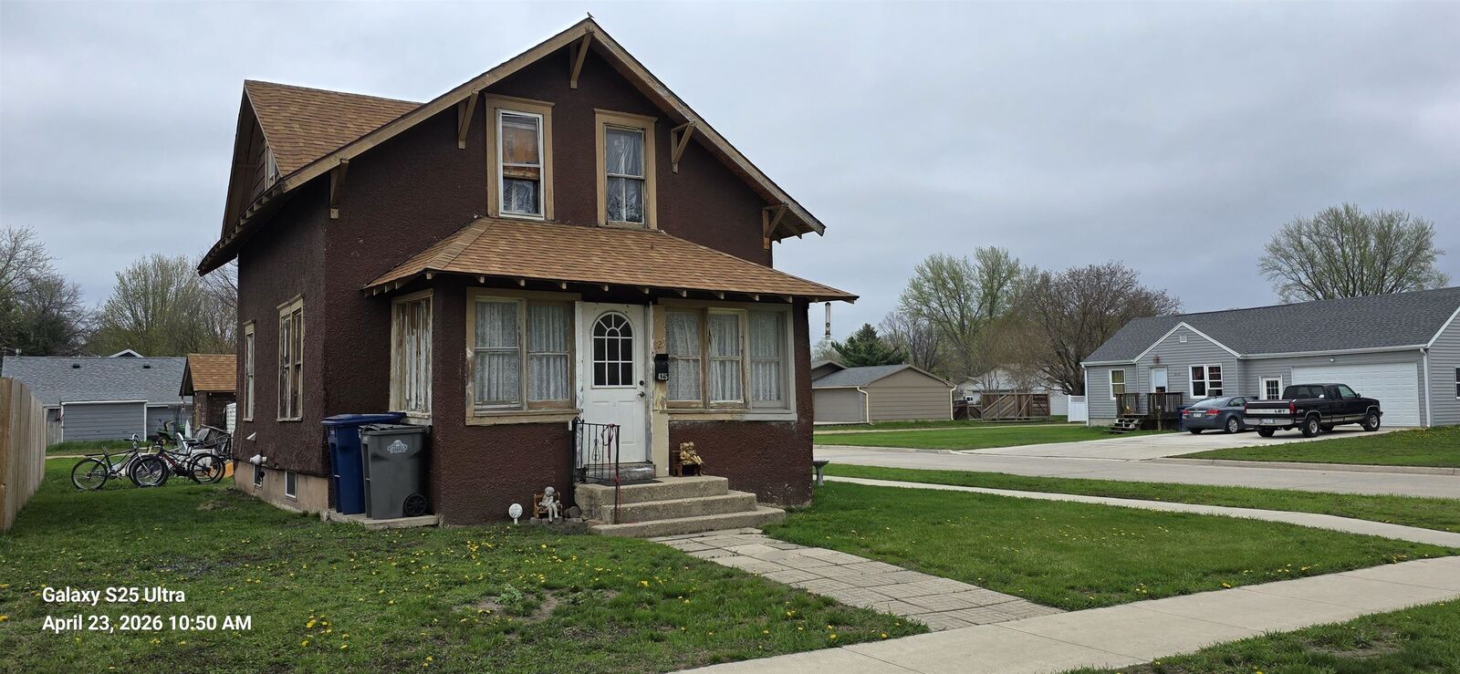 Property Photo:  425 E 12th Streets  IA 51301 
