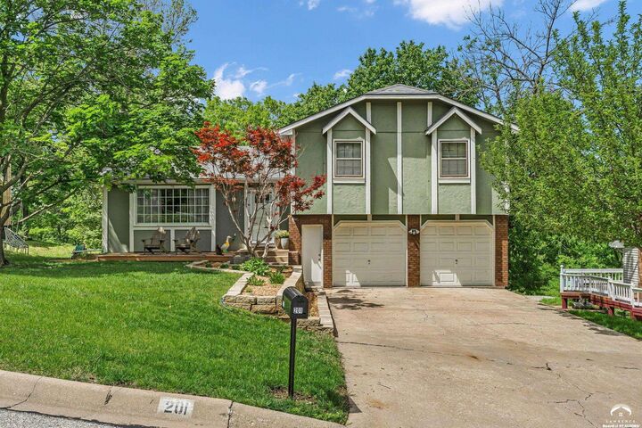 Property Photo:  201 Wagon Wheel Road  KS 66049 