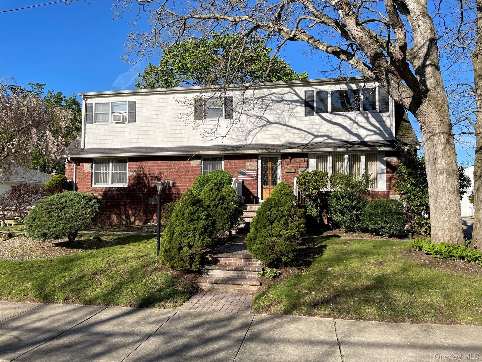 Property Photo:  581 Grand Avenue  NY 11757 