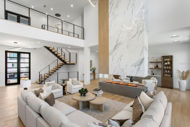 Property Photo:  5023 W Leona Street  FL 33629 