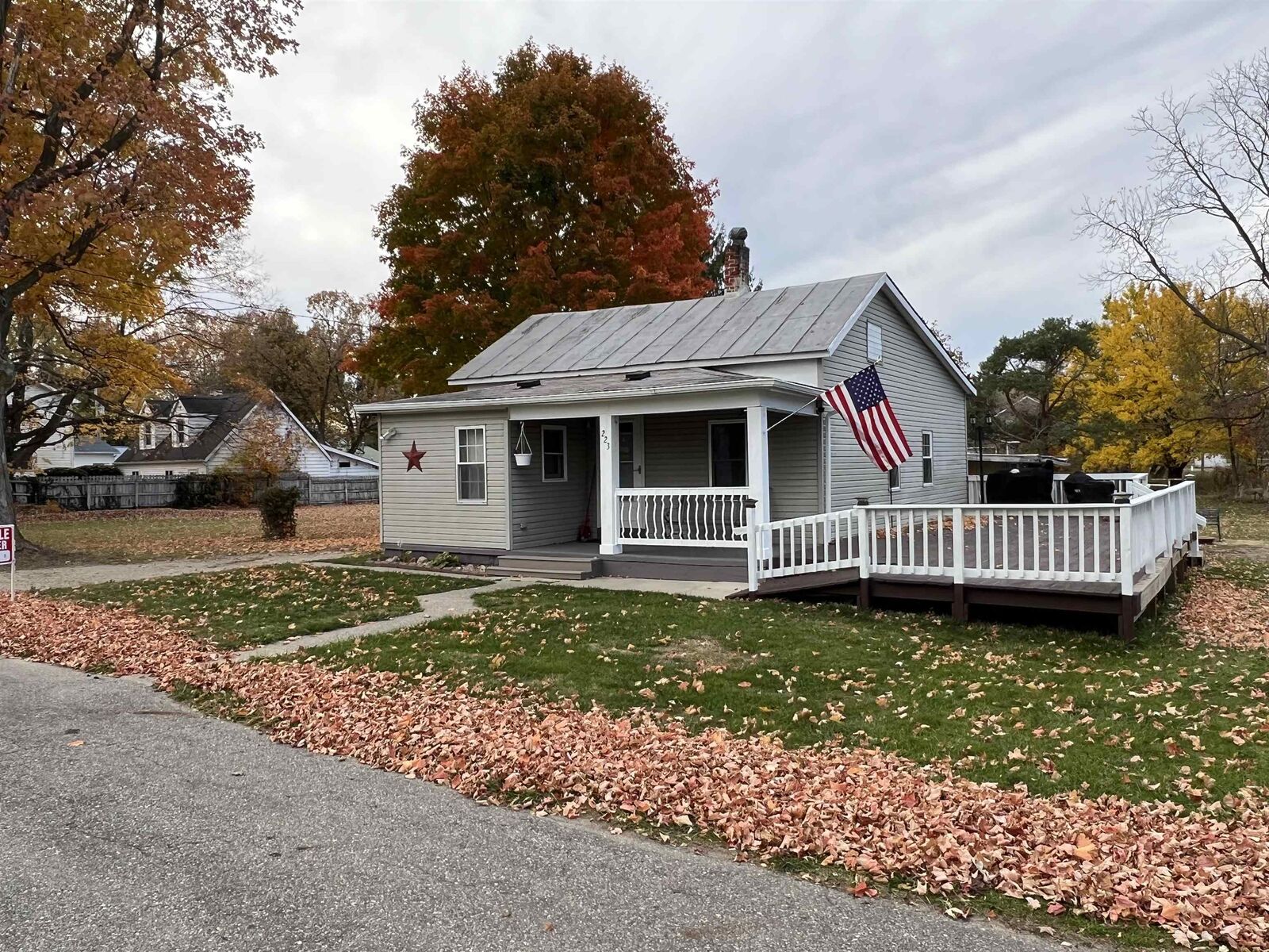 Property Photo:  223 (A) E Lasalle Street  MI 48818 