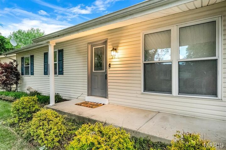 Property Photo:  2916 Oriental Drive  MO 63031 