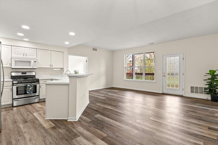 Property Photo:  1491 Fox Pointe Circle  MI 48108 
