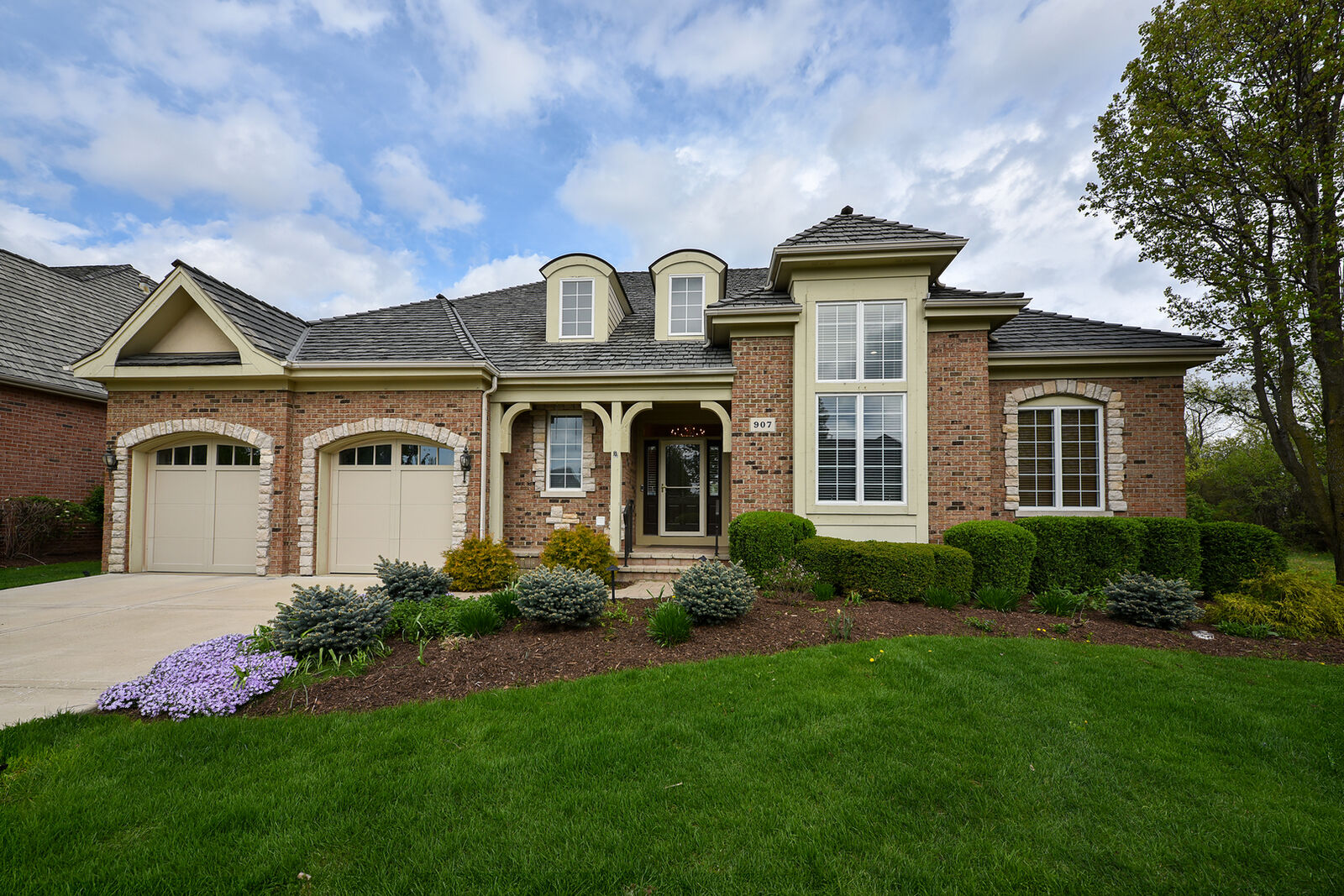 Property Photo:  907 Middleton Lane  IL 60010 