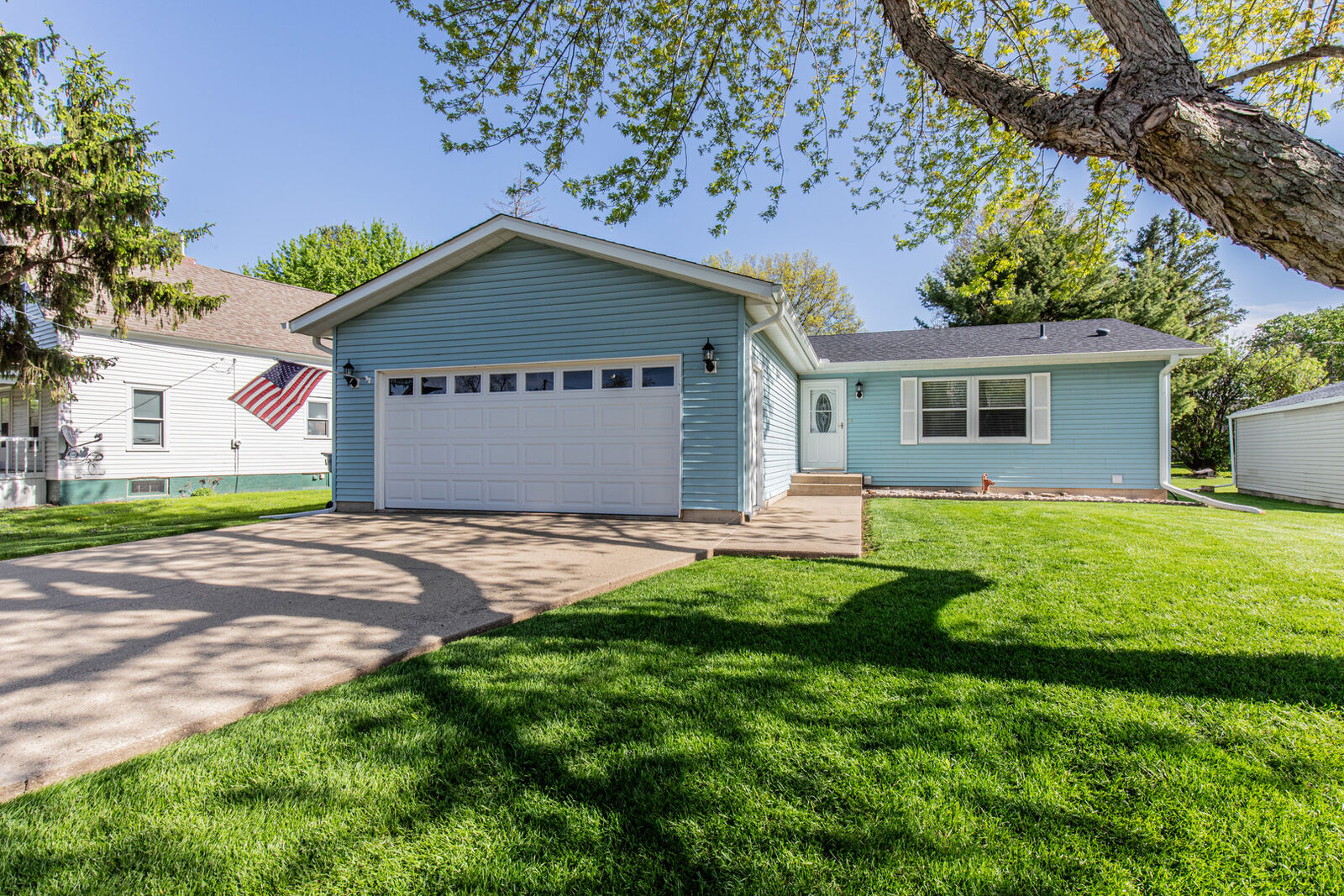 Property Photo:  209 Brown Street  IL 60518 