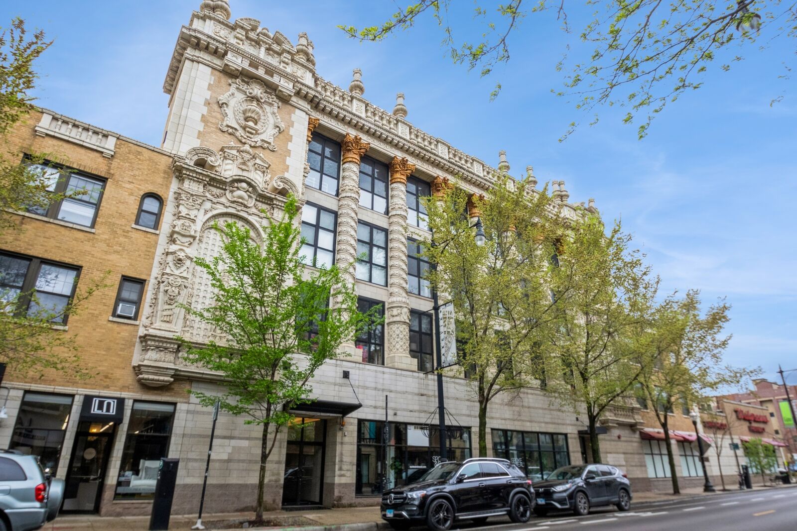Property Photo:  1635 W Belmont Avenue 320  IL 60657 
