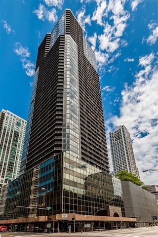 Property Photo: 10 E Ontario Street 4806 IL 60611