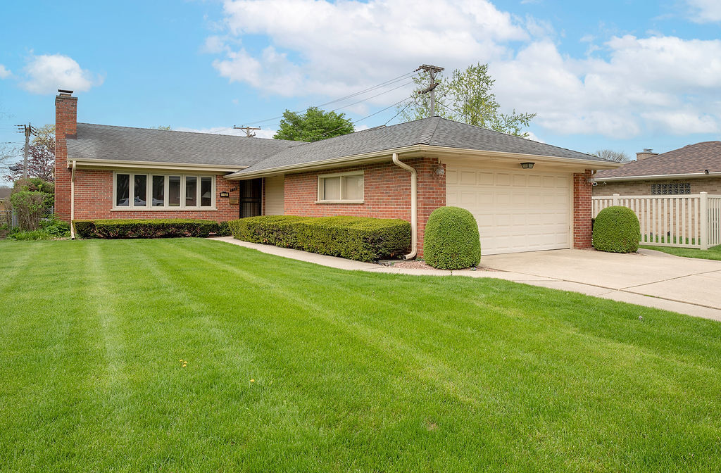 Property Photo:  112 S Delphia Avenue  IL 60068 