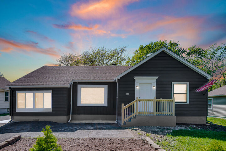 Property Photo:  211 Independence Avenue  IL 60433 