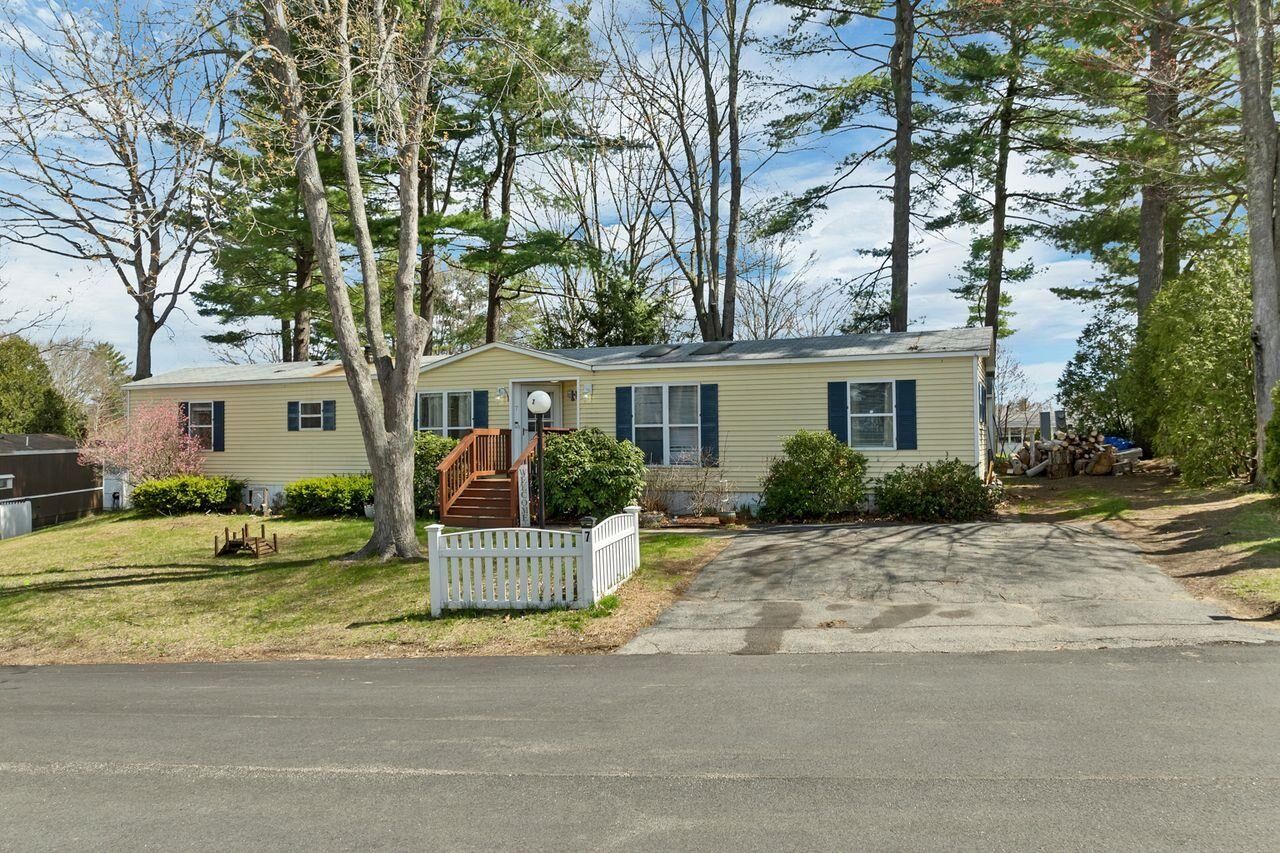 Property Photo:  7 N Dewberry Lane  NH 03867 