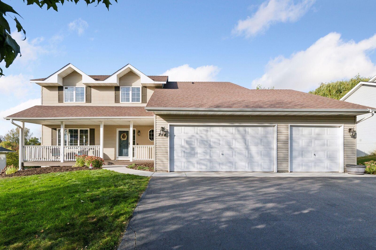 Property Photo:  254 Jaspers Circle S  MN 55318 