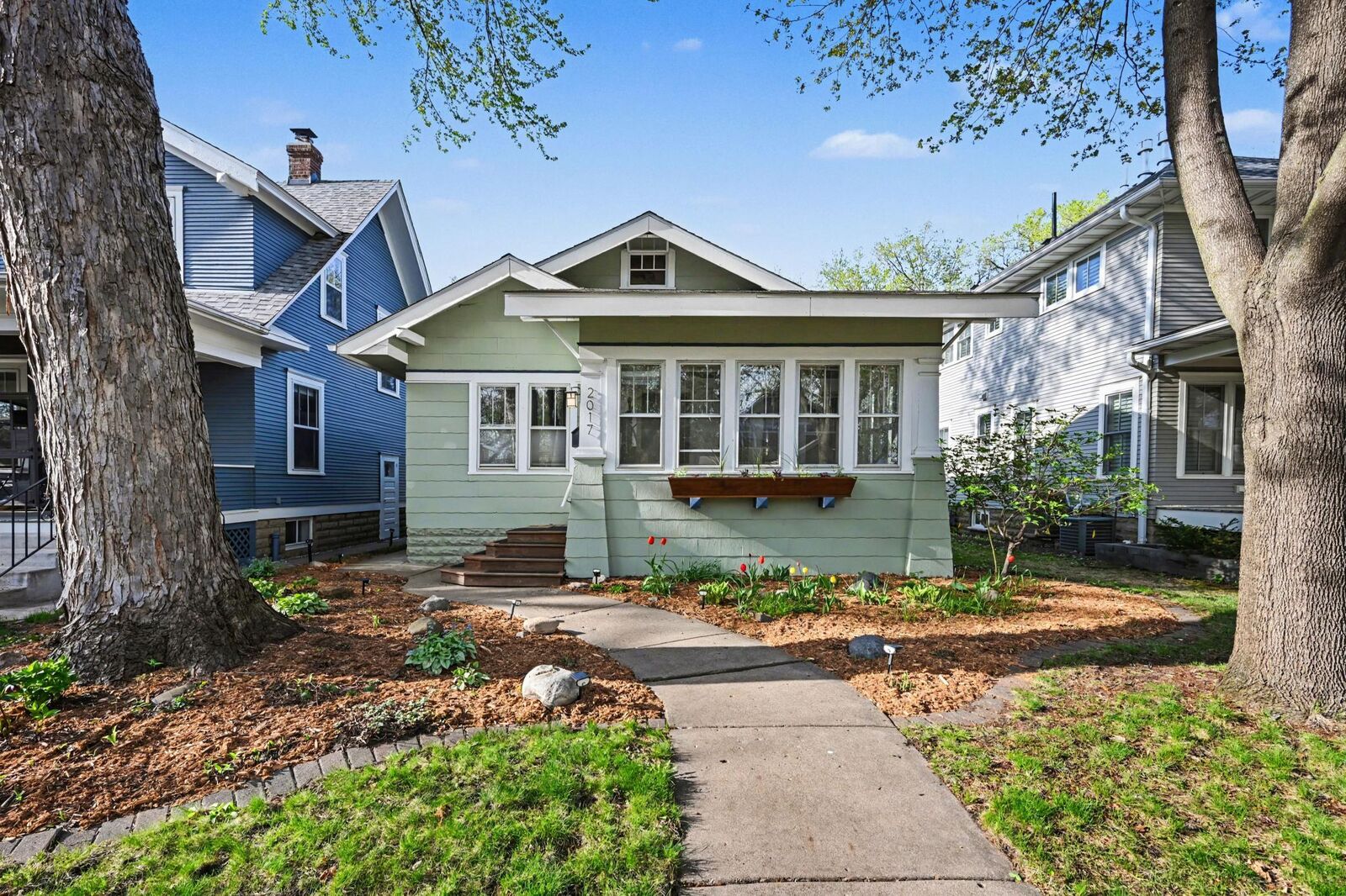 Property Photo:  2017 Princeton Avenue  MN 55105 