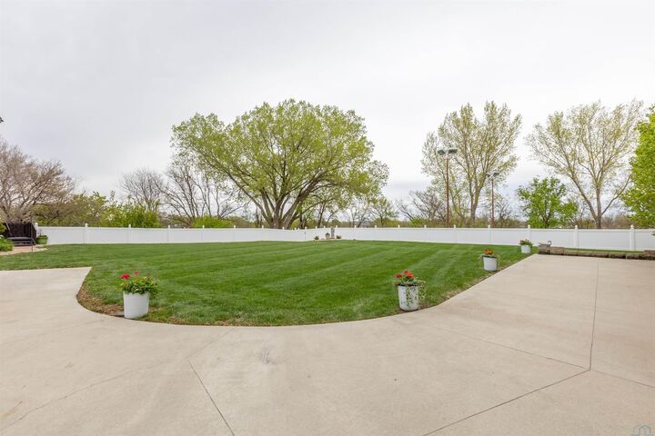 Property Photo: 1621 Hiawatha Trail IA 51104