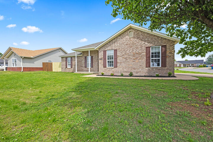 Property Photo:  704 SW Charlotte Street  AR 72736 