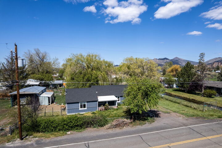 Property Photo:  847 C Avenue  OR 97760 