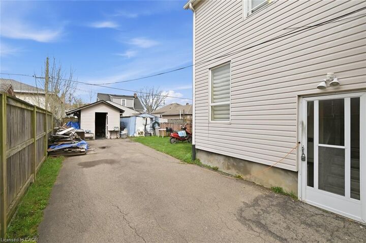 Property Photo: 307 Wallace Avenue S ON L3B 1R8