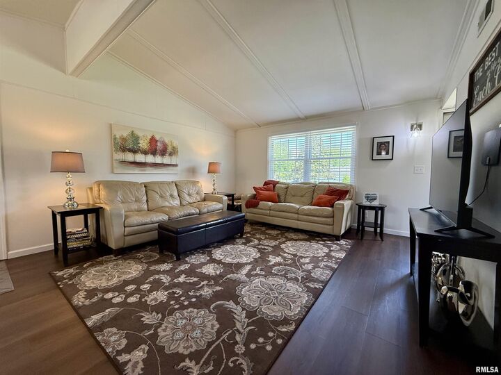 Property Photo:  814 Sunnyview Avenue East  IL 61448 