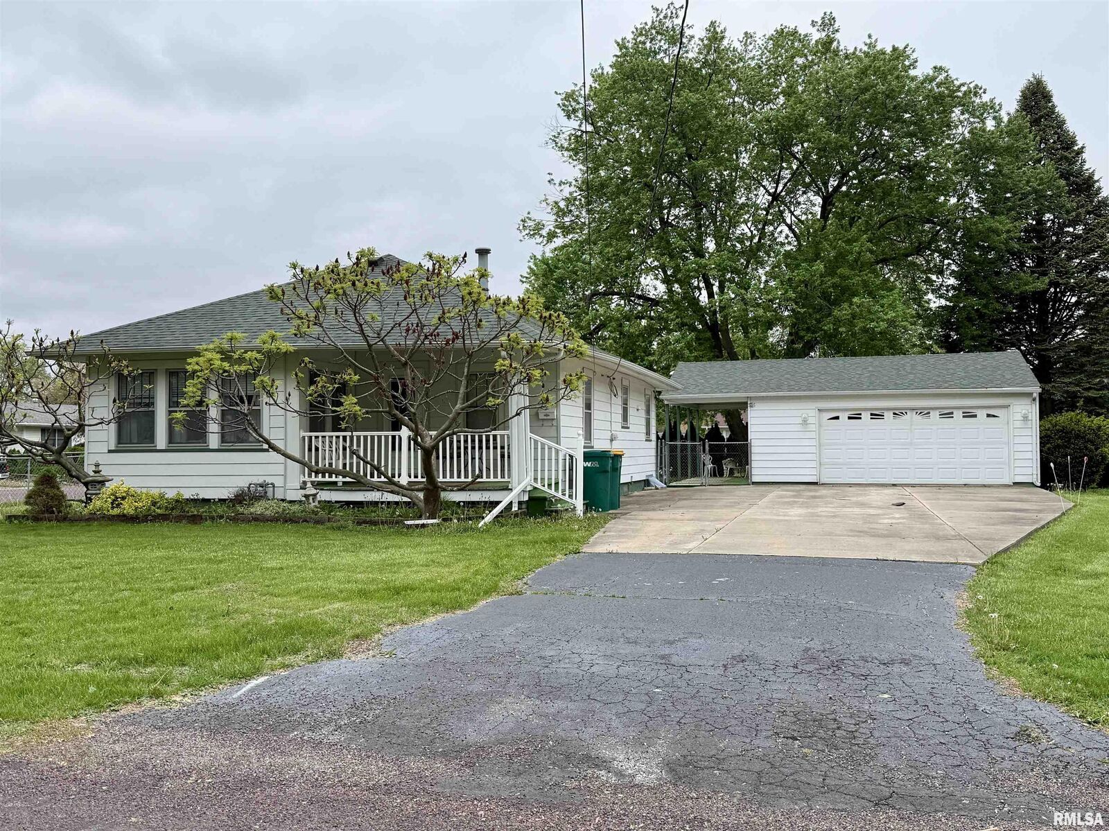 Property Photo: 790 Oak Street IL 61401