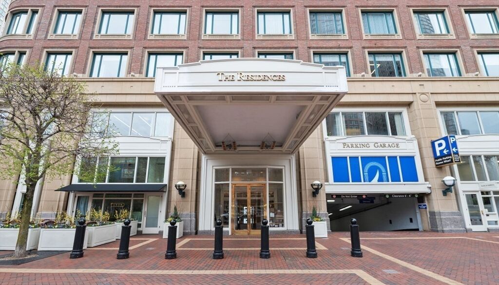 Property Photo:  20 Rowes Wharf Ph4  MA 02110 