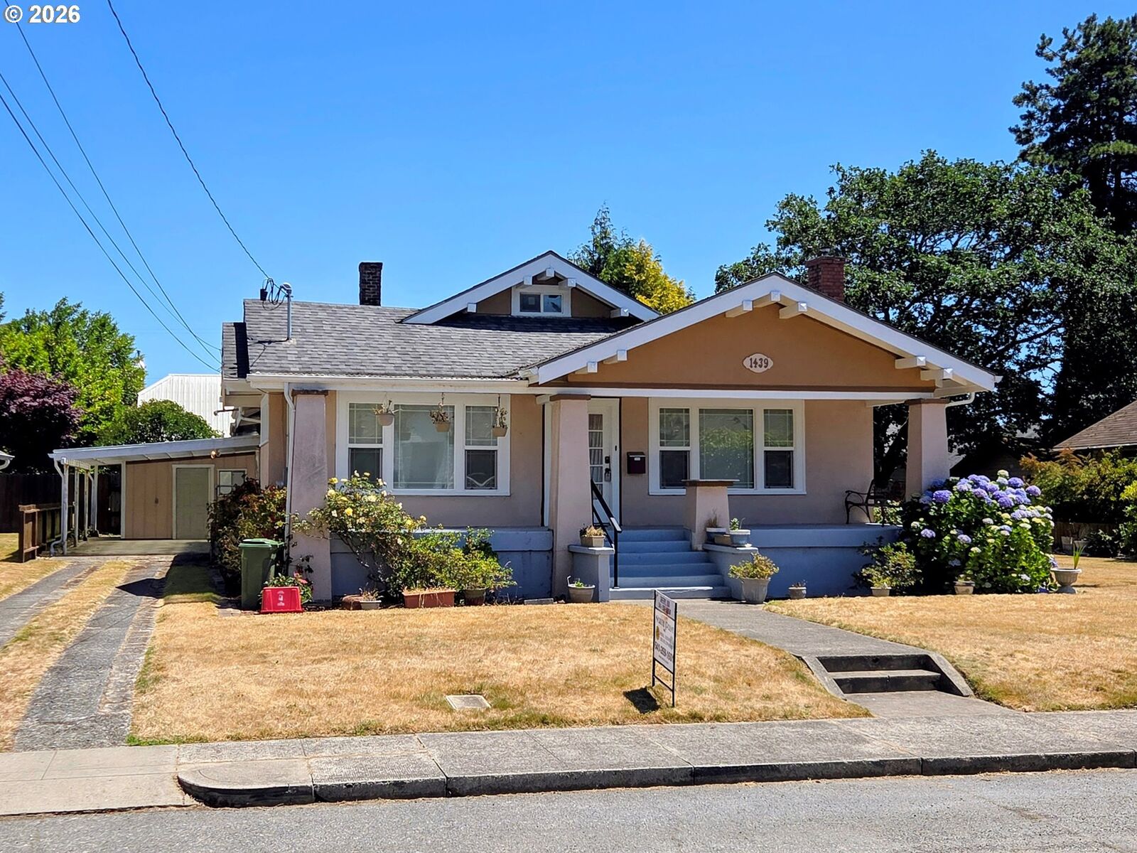 Property Photo:  1439 Union Ave  OR 97459 
