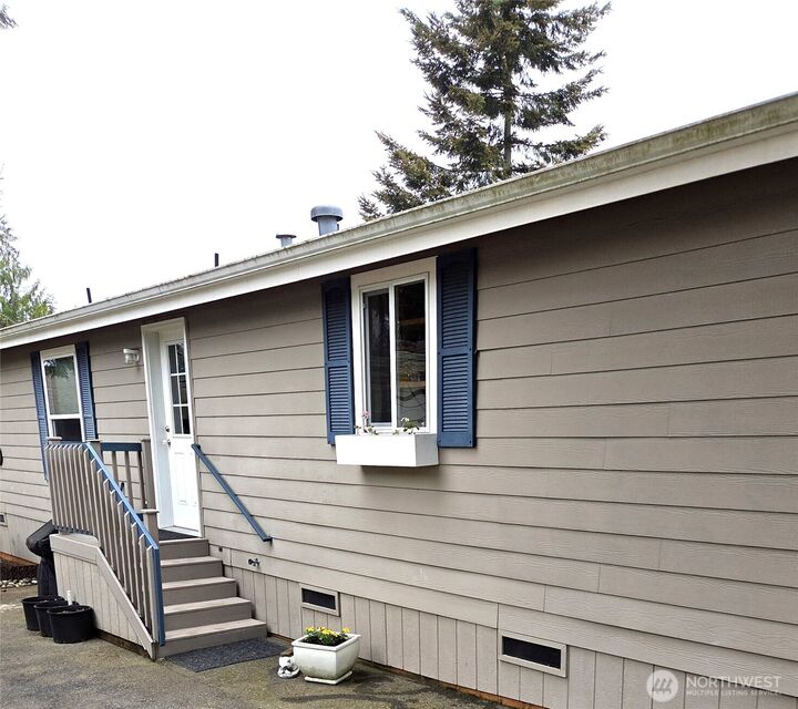 Property Photo: 4515 176th St Street SW 25 WA 98037
