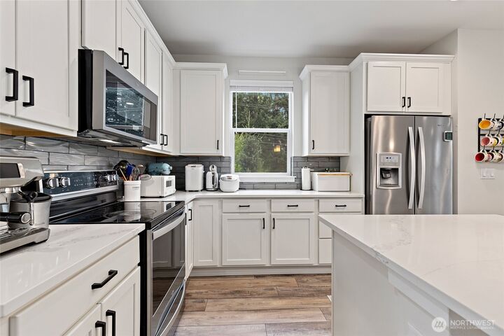 Property Photo: 13420 Manor Way A6 WA 98087
