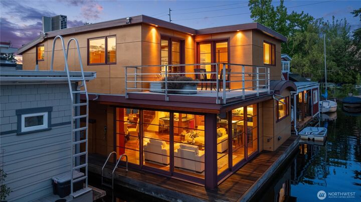 Property Photo:  2339  Fairview Avenue E L  WA 98102 