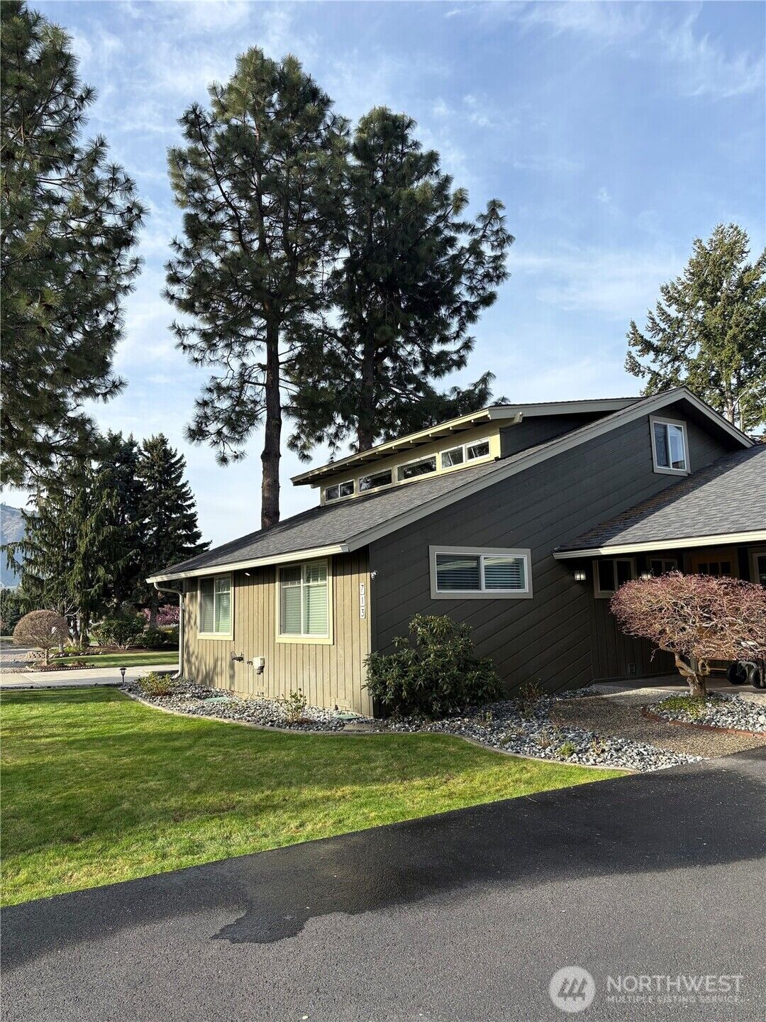 Property Photo: 713 N Golf Course Drive WA 98816