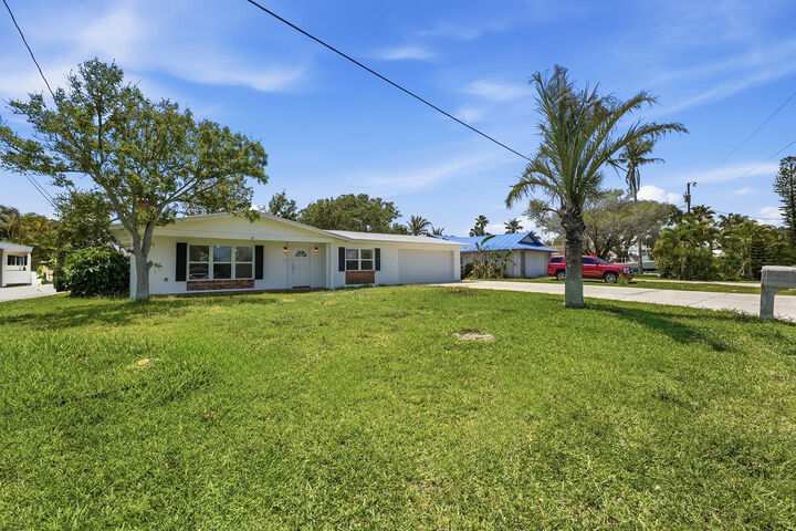 Property Photo: 1804 Bayshore Drive FL 34949