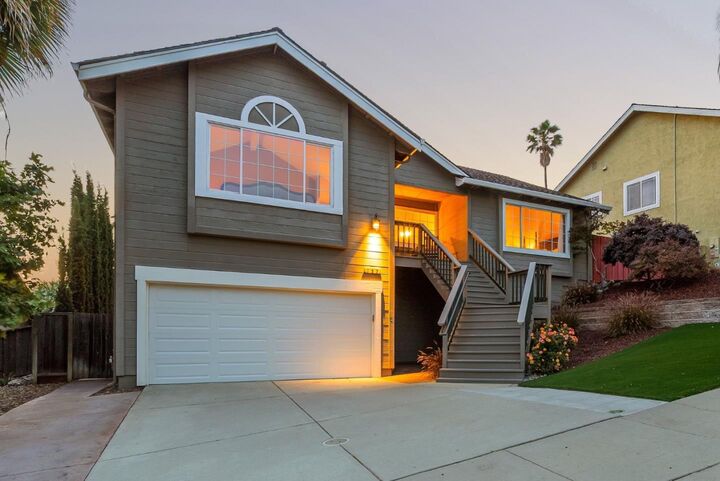 Property Photo:  157 Knightshaven Way  CA 95111 