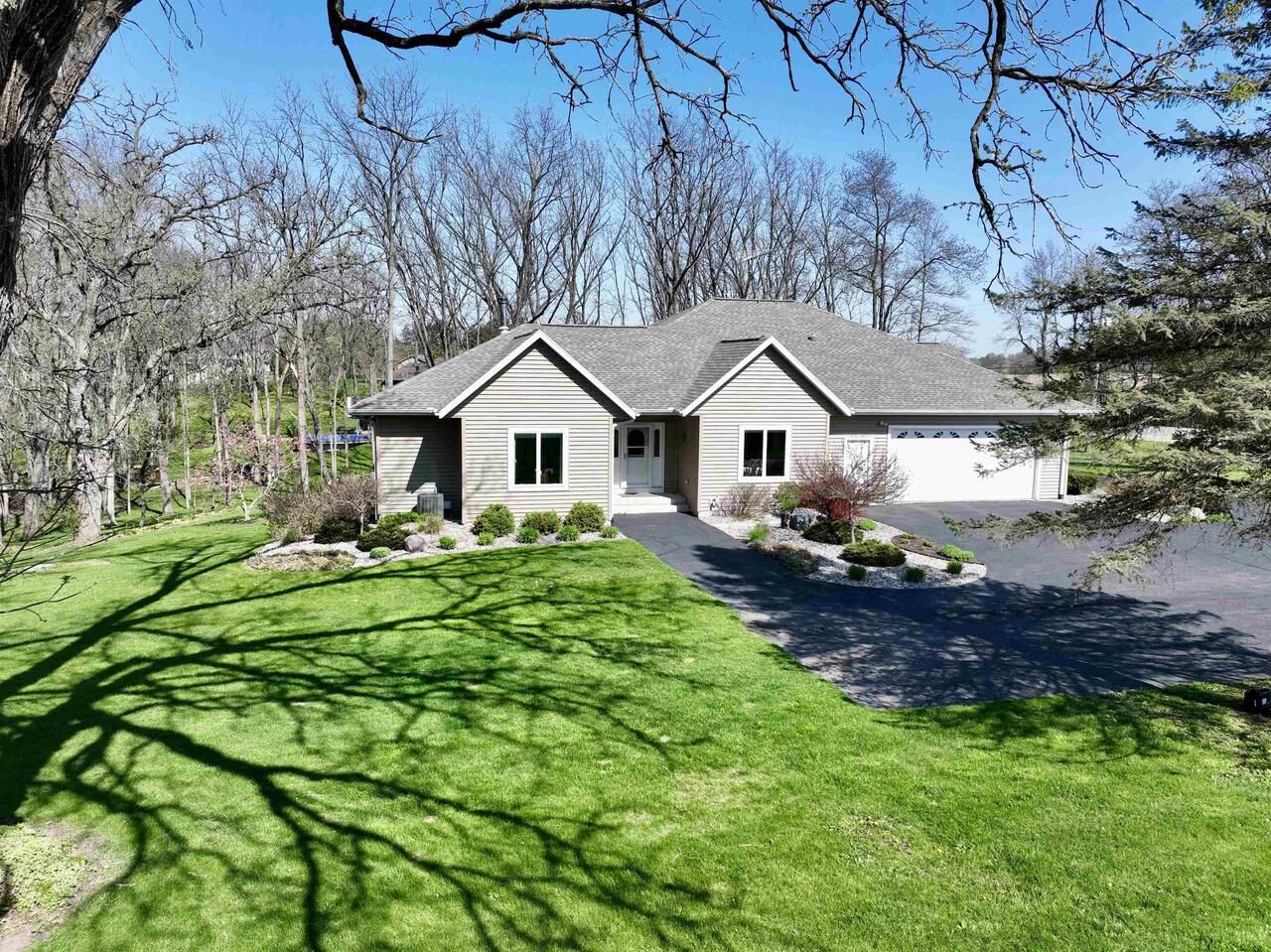Property Photo:  5609 N County Road F  WI 53545 