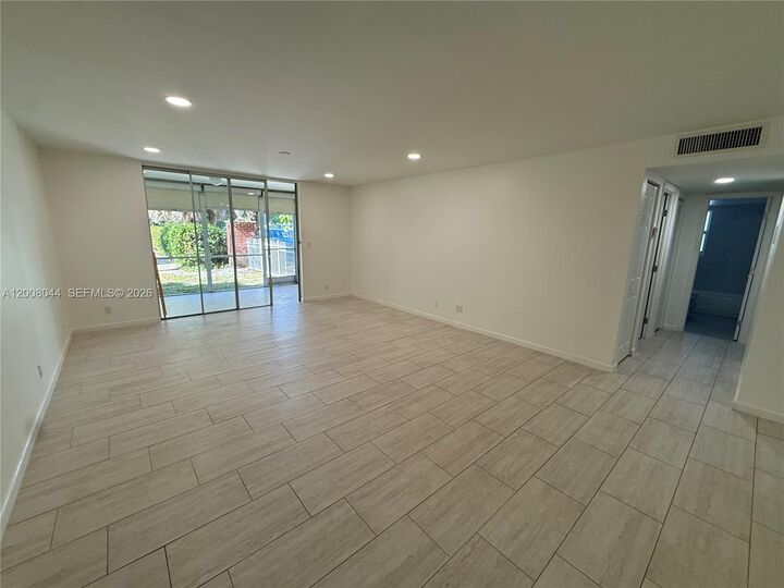 Property Photo:  609 NE 14th Ave 108  FL 33009 