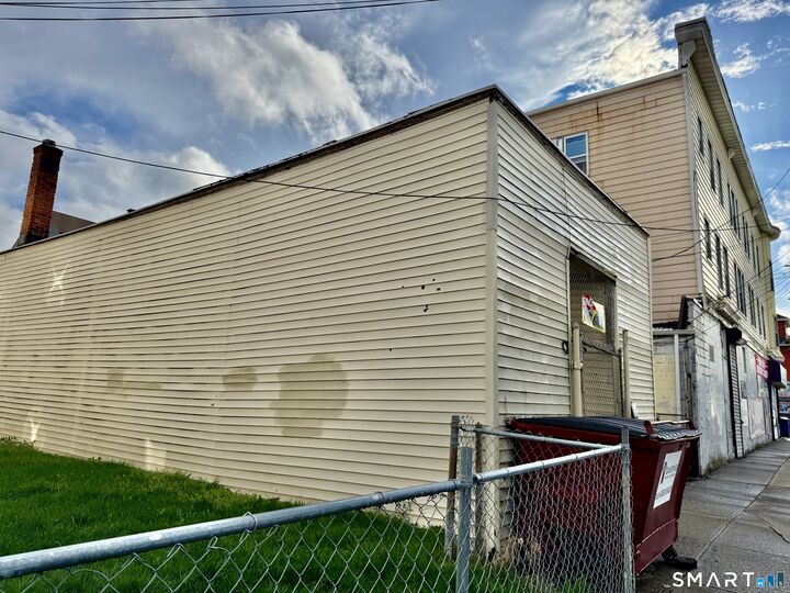 Property Photo:  1368-1370 East Main Street  CT 06608 