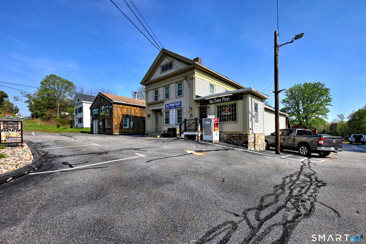 Property Photo:  