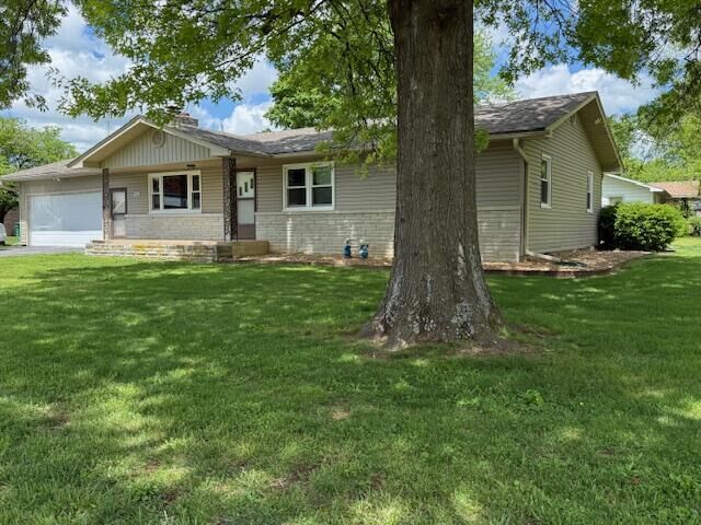 Property Photo:  1001 W Long Street  MO 65711 