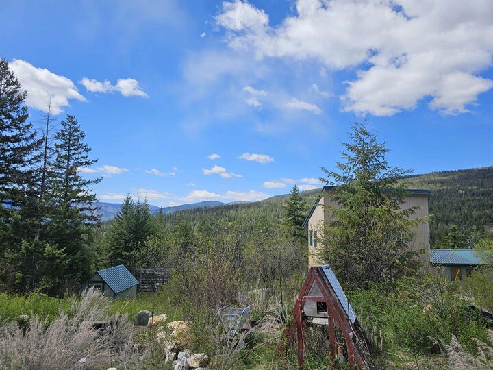 Property Photo:  4 Paxson Ln  WA 99141 