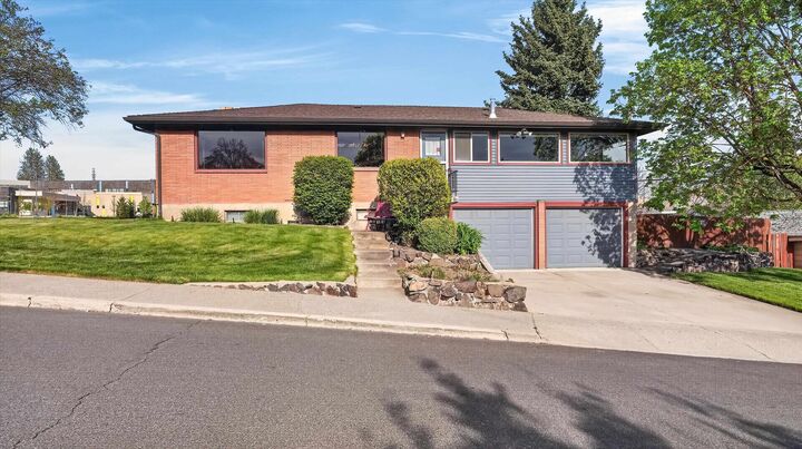 Property Photo:  2337 W Longfellow Ave  WA 99205 