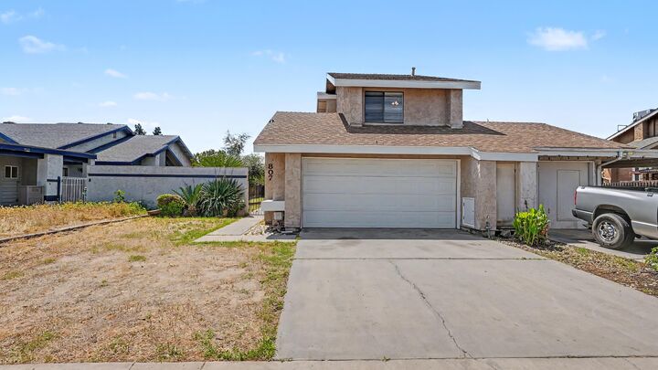 Property Photo:  807 E Harold Avenue  CA 93292 