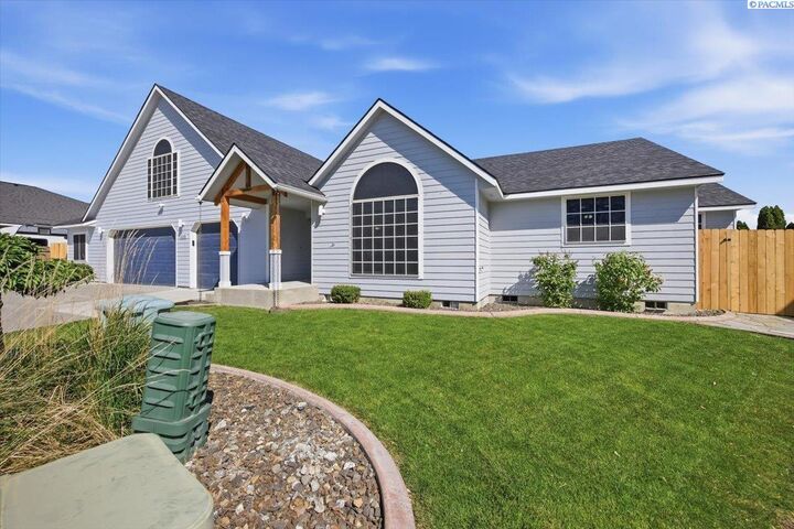 Property Photo:  1608 W 25th Pl  WA 99337 