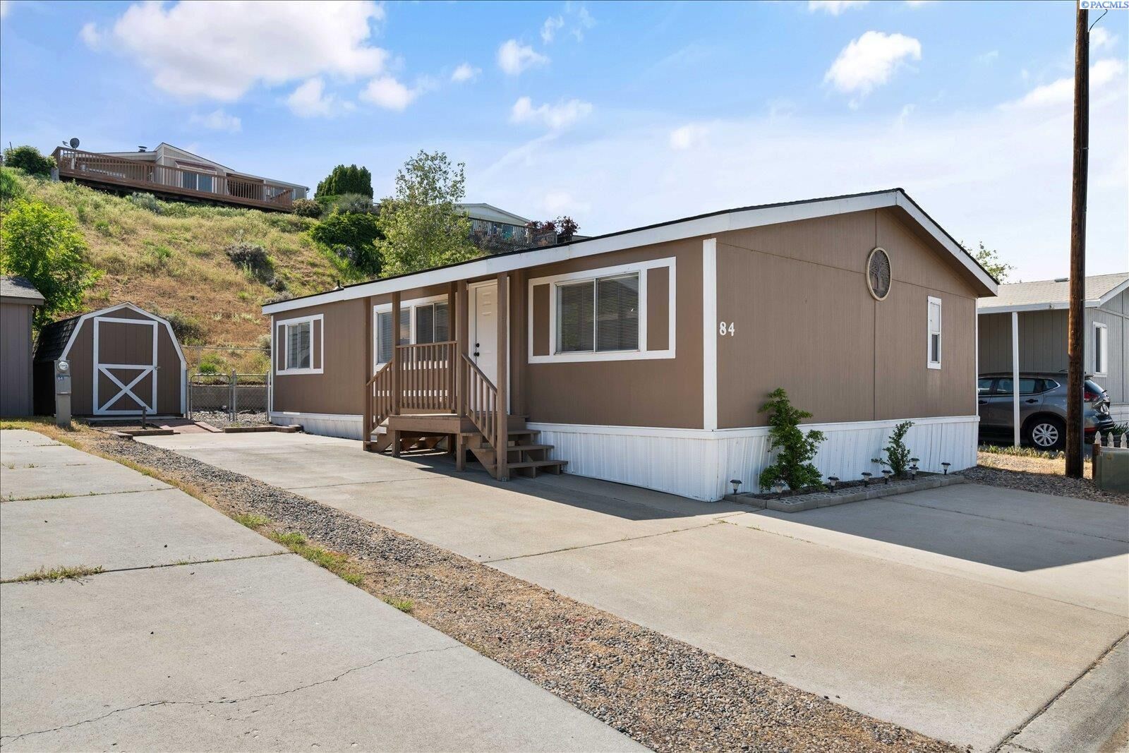 Property Photo:  84 Ridgecliff Dr  WA 99352 