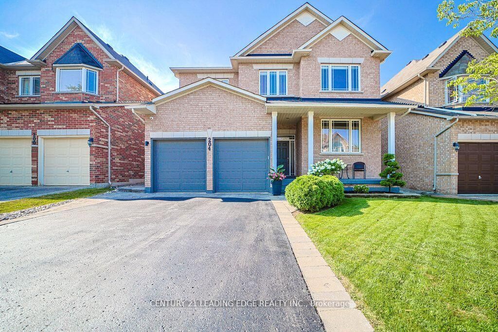 Property Photo:  204 Ivy Jay Crescent  ON L4G 0E9 
