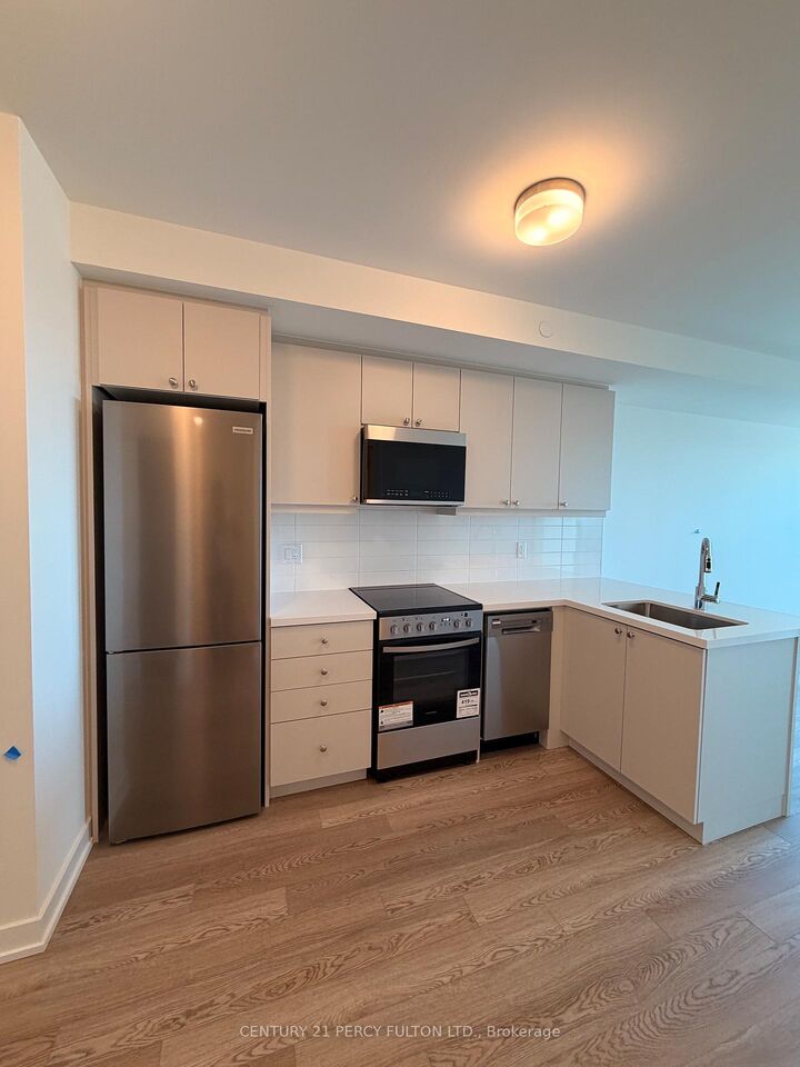 Photo de la propriété:  51 Clarington Boulevard 1205  ON L1C 0H6 