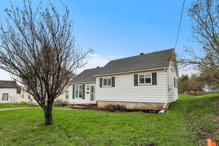 Photo de la propriété:  229 St Lawrence Street W  ON K0K 2K0 