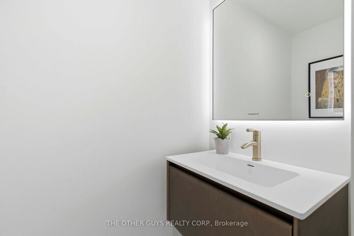 Property Photo: 9R Clintwood Gate 18 ON M3A 0A8