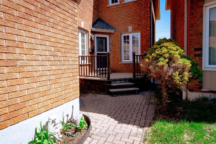 Property Photo: 92 Hartrick Place ON L1R 2C3
