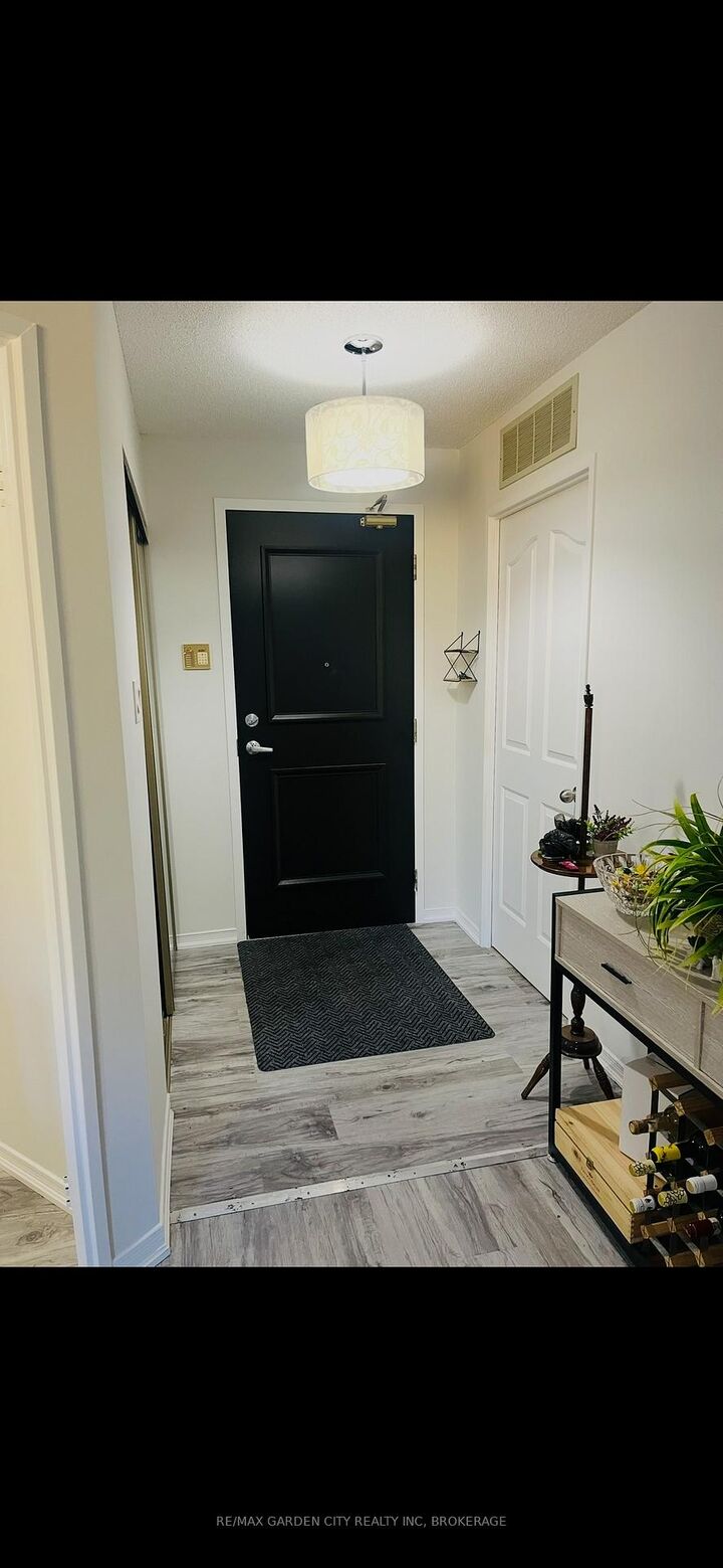 Property Photo: 8111 Forest Glen Drive 504 ON L2H 2Y7