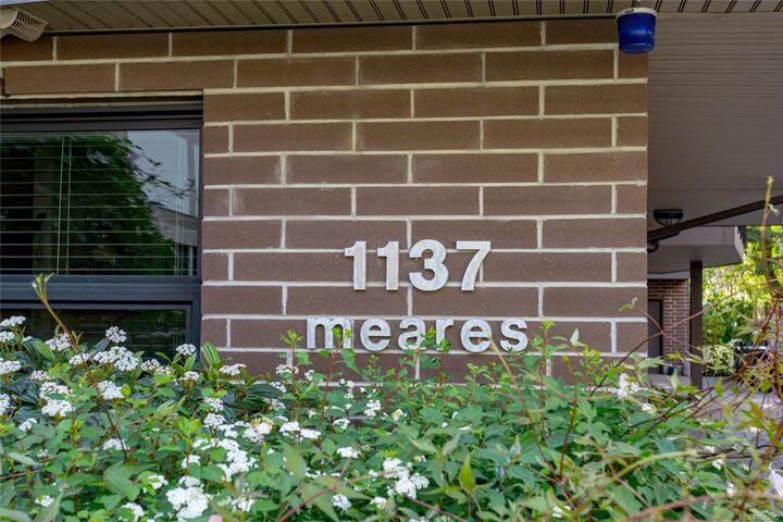 Property Photo: 1137 Meares St #5 BC V8V 3J9